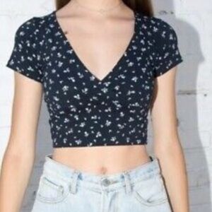 Brandy Melville Wrap V-Neck Floral Navy Floral Top